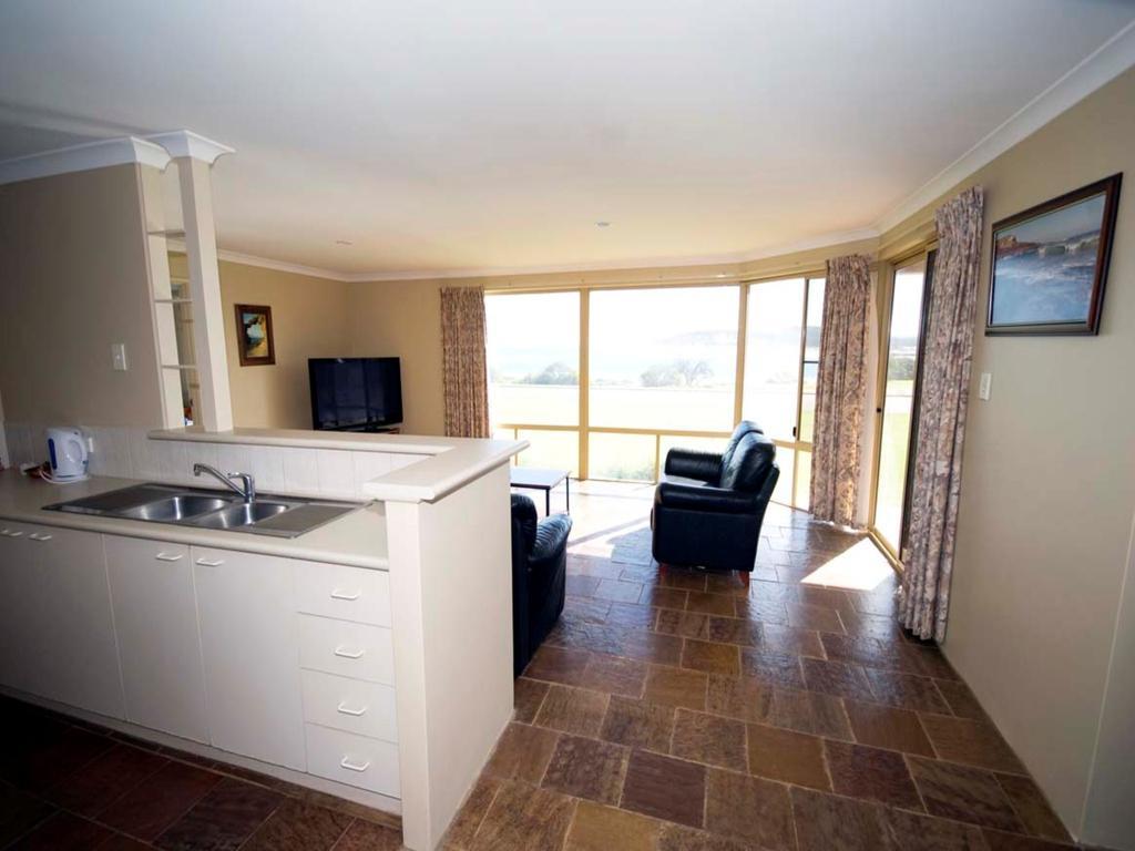 Pelican Shore Oceanfront Villa 6 Калбаррі Номер фото