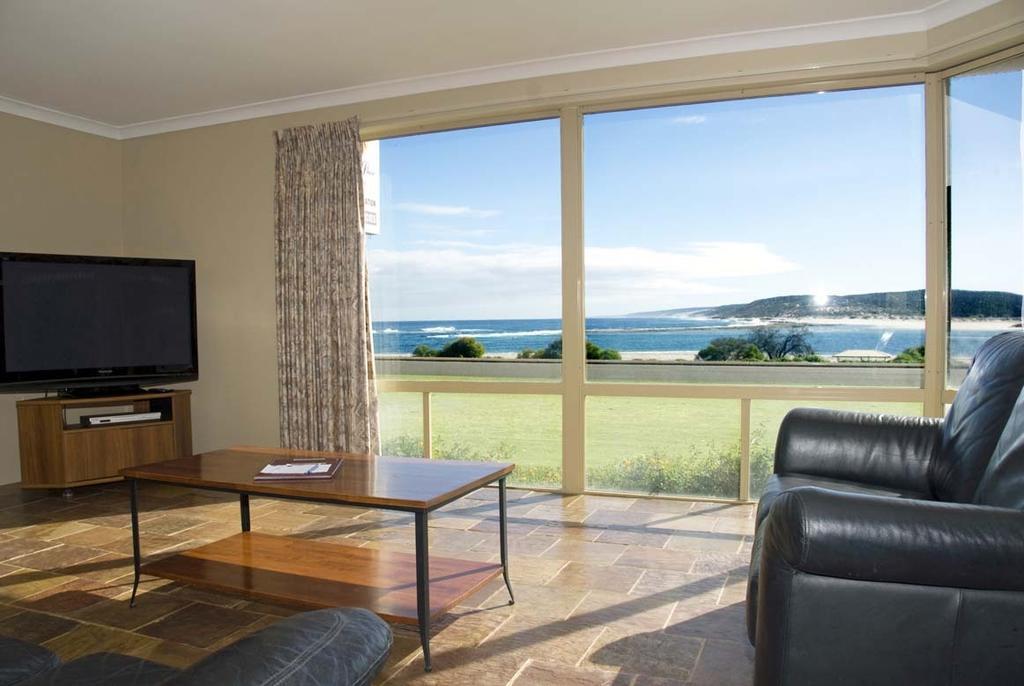Pelican Shore Oceanfront Villa 6 Калбаррі Номер фото