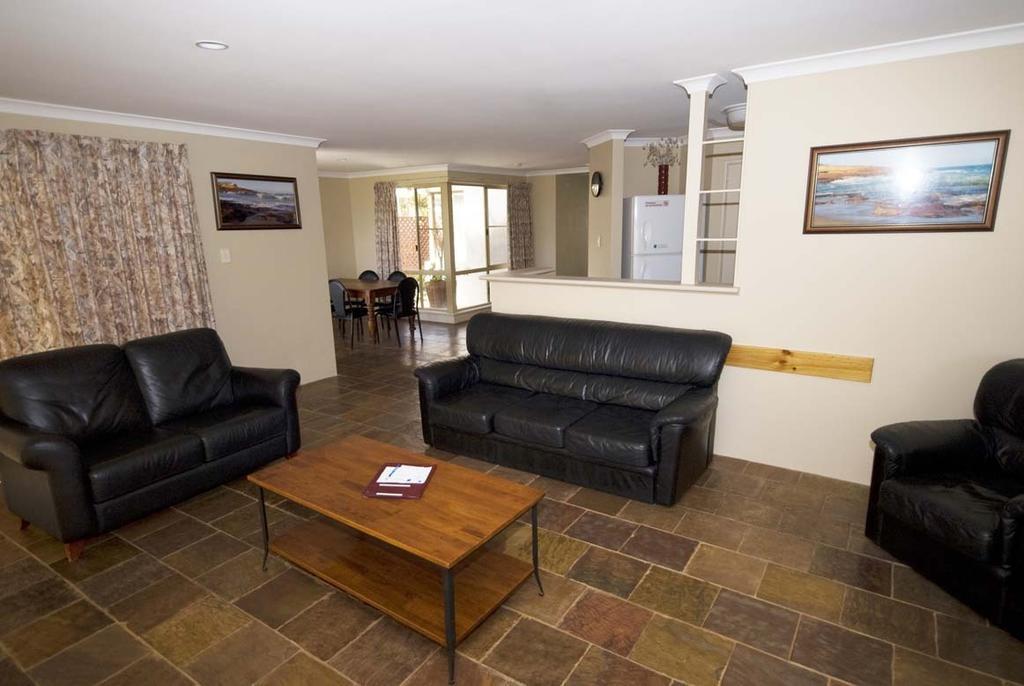 Pelican Shore Oceanfront Villa 6 Калбаррі Номер фото