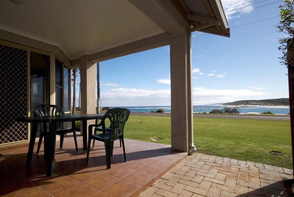 Pelican Shore Oceanfront Villa 6 Калбаррі Номер фото